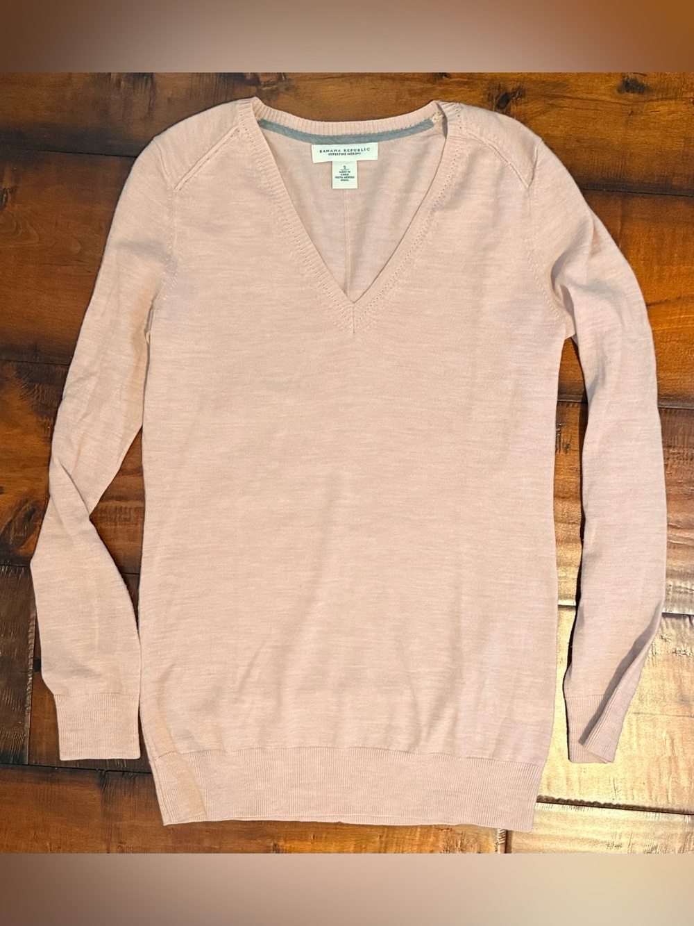 Banana Republic Light Pink V‑Neck Sweater